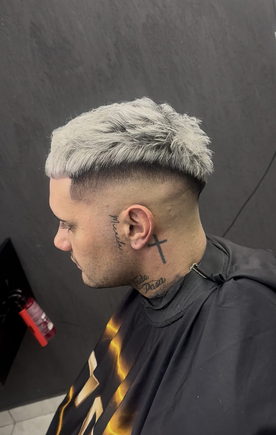 Gris platinado con fade alto