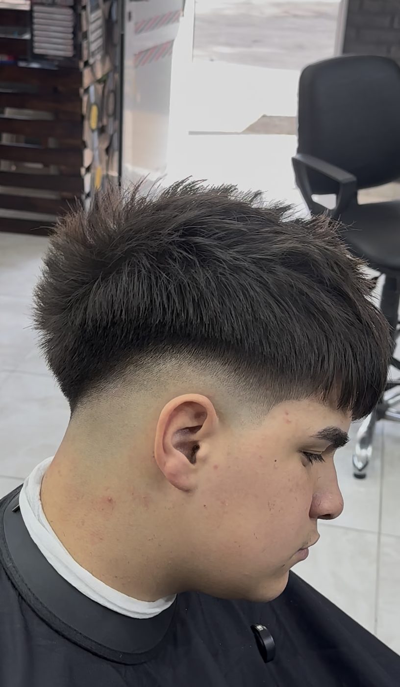 Fade con flequillo texturizado